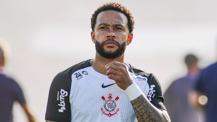 Com entorse no joelho, Memphis desfalca o Corinthians no Mineirão