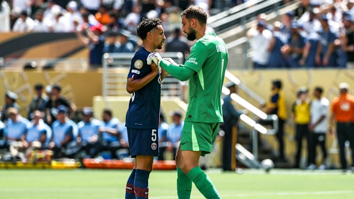Gianluigi Donnarumma (r.) steht auf der Wunschliste von Galatasaray Gianluigi Donnarumma (r.) steht auf der Wunschliste von Galatasaray