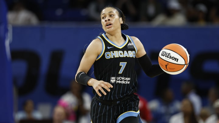 Chicago Sky guard Chennedy Carter (7) brings the ball up court 