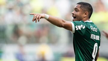 Vitor Roque é uma das contratações do Palmeiras para 2025, mas ainda não marcou com a camisa alviverde