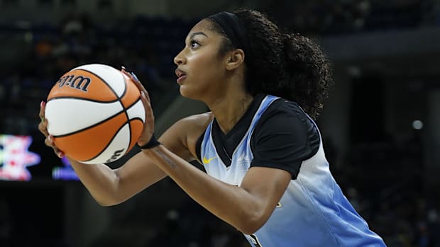 Sept. 3, 2025; Chicago Sky v. Connecticut Sun. Mandatory Credit: Kamil Krzaczynski-Imagn Images