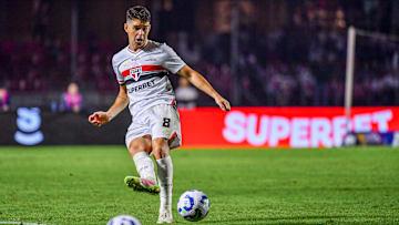 Após susto, Oscar se despede do São Paulo e anuncia aposentadoria 