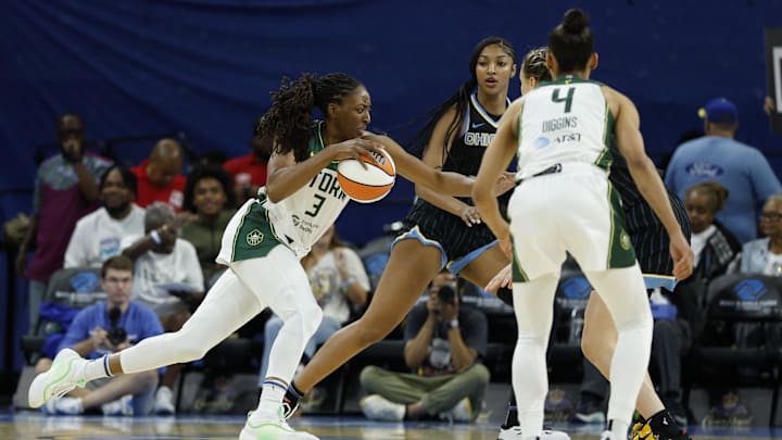 Aug 19, 2025; Chicago, Illinois, USA; Seattle Storm forward Nneka Ogwumike (3) drives to the basket against teh Chicago Sky during the first half at Wintrust Arena. Mandatory Credit: Kamil Krzaczynski-Imagn Images Aug 19, 2025; Chicago, Illinois, USA; Seattle Storm forward Nneka Ogwumike (3) drives to the basket against teh Chicago Sky during the first half at Wintrust Arena. Mandatory Credit: Kamil Krzaczynski-Imagn Images