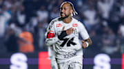 Camisa 10 recebeu dentro da área e limpou dois jogadores antes de balançar a rede