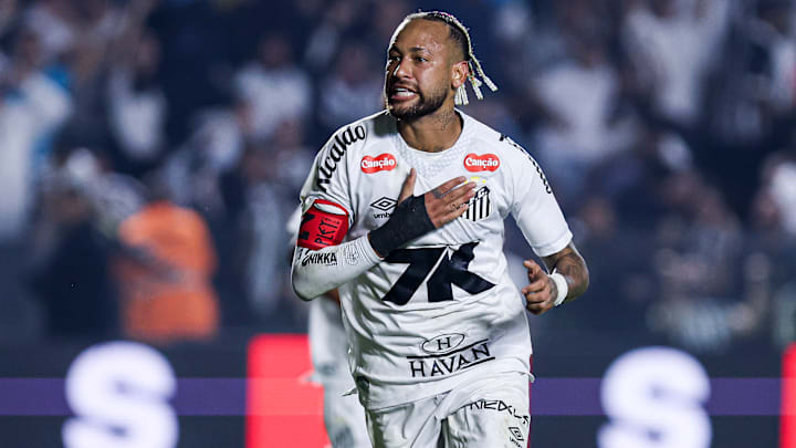 Camisa 10 recebeu dentro da área e limpou dois jogadores antes de balançar a rede Camisa 10 recebeu dentro da área e limpou dois jogadores antes de balançar a rede