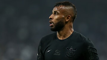 Antes do Corinthians ele atuava no Athletico-PR, mas já vestiu as camisas de Botafogo, Inter, dentre outros