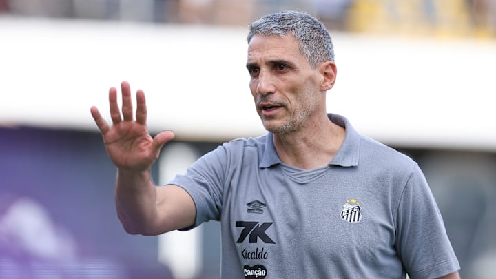 Vojvoda comandou o Santos pela primeira vez neste domingo, 31 Vojvoda comandou o Santos pela primeira vez neste domingo, 31