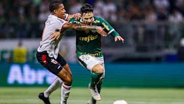 Raphael Veiga segue como principal articulador do Verdão