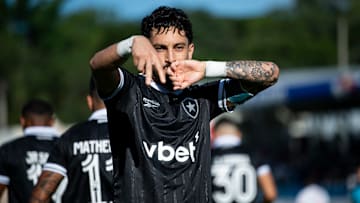 Alex Telles pode desfalcar o Botafogo para o confronto de estreia na Sul-Americana 2026