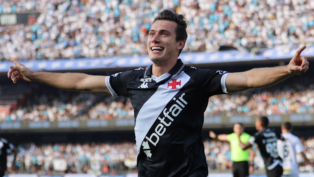 Lucas Piton será um dos desfalques do Vasco contra o Corinthians pela Copa do Brasil Lucas Piton será um dos desfalques do Vasco contra o Corinthians pela Copa do Brasil