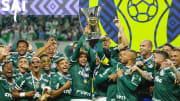 Gustavo Scarpa deixou o Brasil como o melhor do Brasileirão Série A 2022.