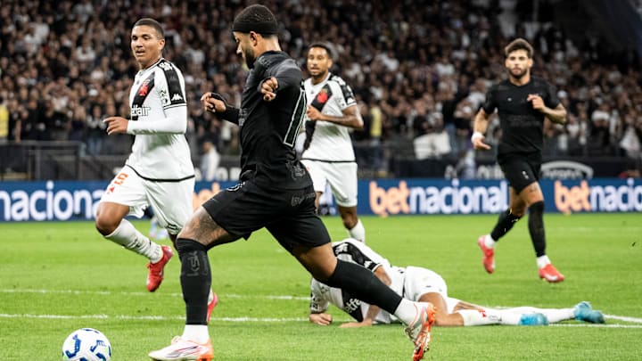 Corinthians e Vasco seguem na briga pelo título Corinthians e Vasco seguem na briga pelo título