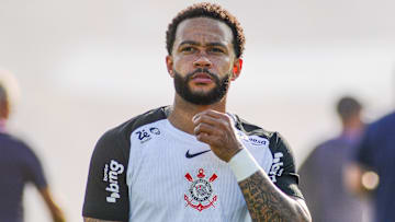 Atacante vem de jogos com a seleção da Holanda