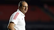 Rogério Ceni cobra São Paulo focado contra o Grêmio e diz que clube ainda não tem permanência garantida na Série A da próxima temporada. 