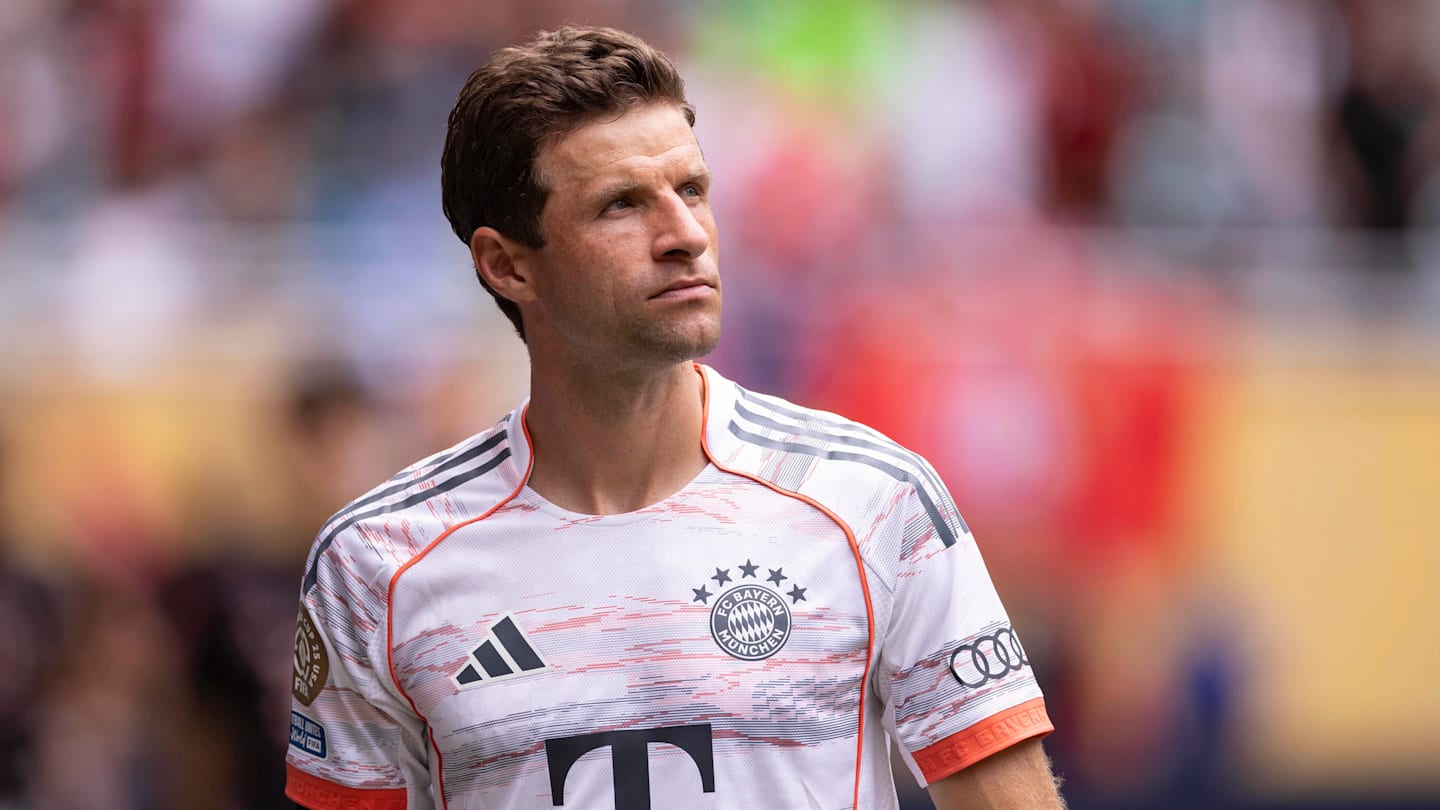 Thomas Müller Hilariously Shuts Down Manchester United Transfer Talk