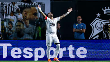 Neymar a inscrit un triplé face à Juventude. Neymar a inscrit un triplé face à Juventude.