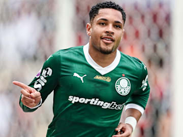 Vitor Roque é o camisa 9 do Palmeiras em 2025