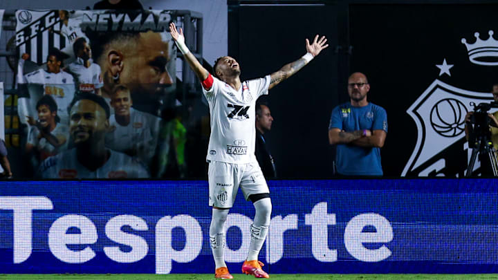 Neymar a inscrit un triplé face à Juventude.