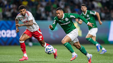 Vitor Roque anotou hat-trick no último jogo contra o Inter