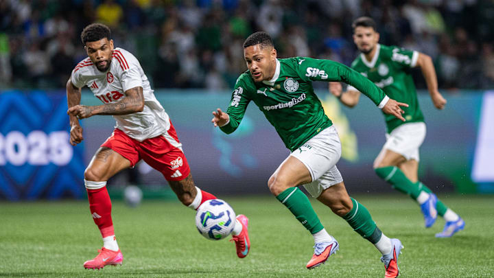 Vitor Roque anotou hat-trick no último jogo contra o Inter