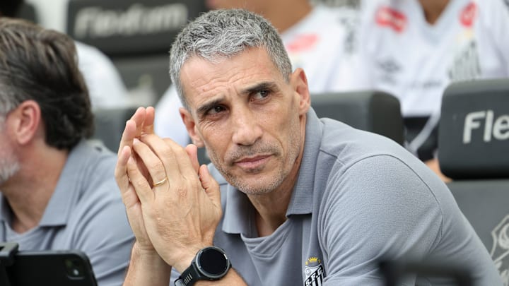 Santos busca reforços para o elenco de Vojvoda 