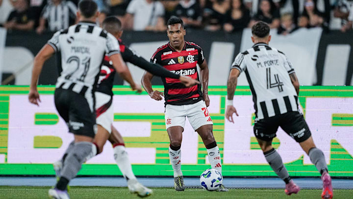 Botafogo e Flamengo disputam clássico nas quartas do Cariocão Botafogo e Flamengo disputam clássico nas quartas do Cariocão