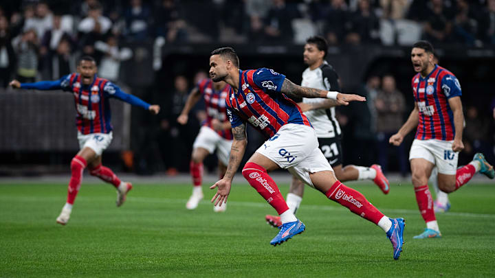 Willian José, agora, não tem a concorrência de Lucho Rodríguez Willian José, agora, não tem a concorrência de Lucho Rodríguez