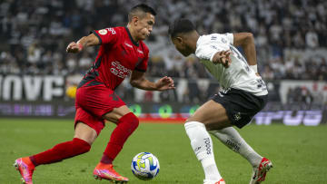 Cuello ou Wesley: quem vai levar a melhor em Curitiba?
