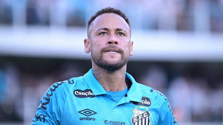 Neymar trägt weiter das Santos-Trikot Neymar trägt weiter das Santos-Trikot