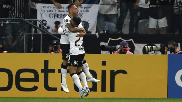 Corinthians x Goiás: onde assistir ao vivo, escalações e desfalques do jogo  de hoje pelo Brasileirão