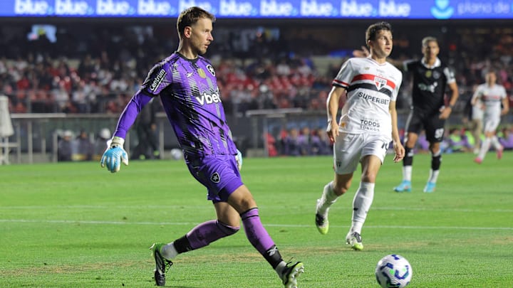 Neto, do Botafogo, se lesionou durante duelo contra o São Paulo Neto, do Botafogo, se lesionou durante duelo contra o São Paulo