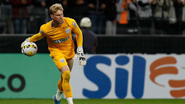 Avaí do goleiro Douglas Friedrich venceu a primeira no Brasileirão 2022