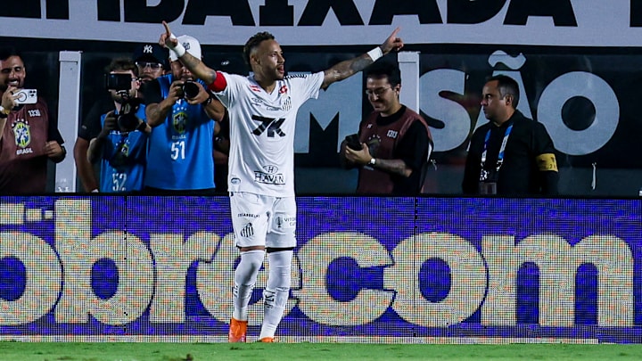 Neymar foi o melhor em campo pelo Peixe na Vila