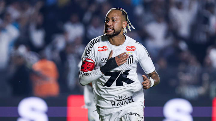 Neymar vem de quatro jogos completos com o uniforme do Santos 
