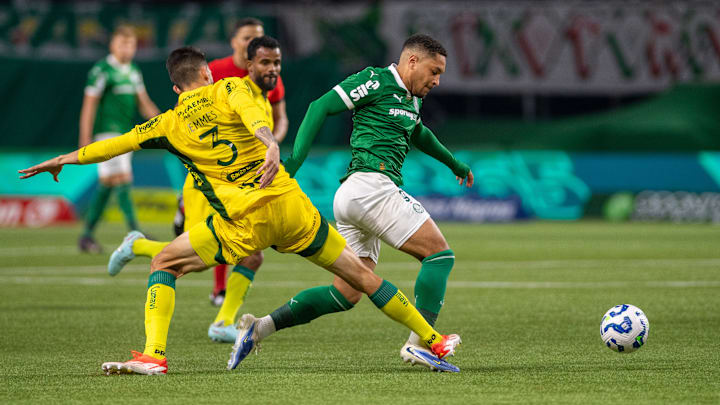 Vitor Roque novamente passou em branco Vitor Roque novamente passou em branco