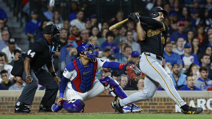 Pittsburgh Pirates outfielder Bryan Reynolds (10) hits a three-run home run against the Chicago Cubs during the eighth inning at Wrigley Field. 