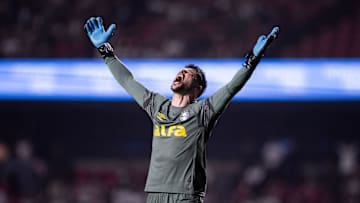 Volpi é contestado pela torcida gremista