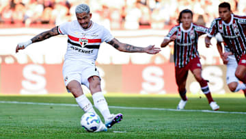 Será que vai ter "lei do ex"? Luciano já defendeu o Fluminense entre 2018 e 2019 Será que vai ter "lei do ex"? Luciano já defendeu o Fluminense entre 2018 e 2019