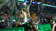 Dono da lateral direita do Palmeiras, Marcos Rocha é um colecionador de taças. 