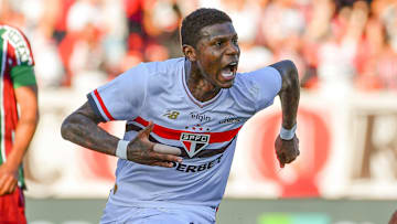 Arboleda volta após lesão e pode reforçar o São Paulo na Libertadores no meio de semana