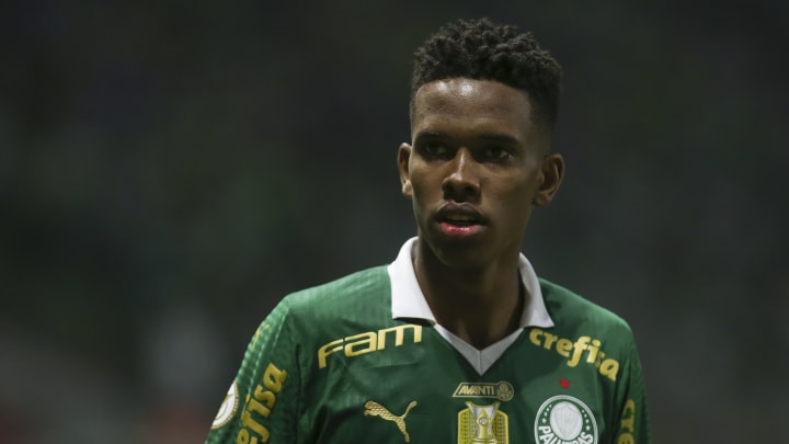 Estêvão, de 17 anos, é mais um dos talentos formados nas categorias de base do Palmeiras