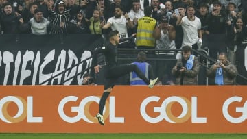 Romero marcou o primeiro gol na vitória do Corinthians sobre o Criciúma.