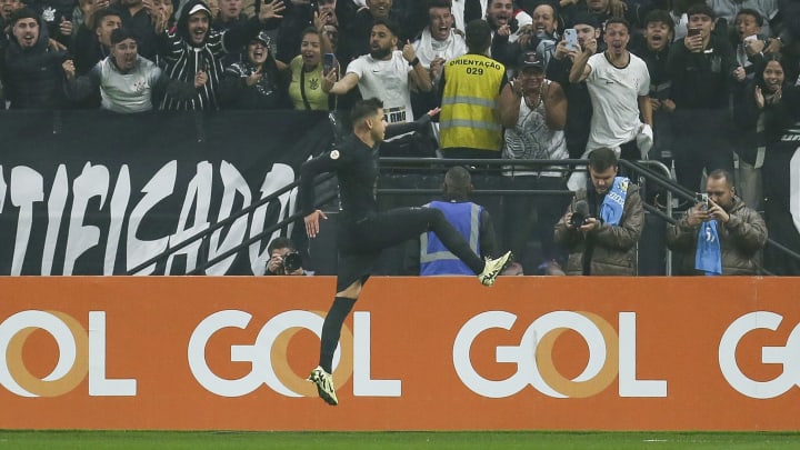 Romero marcou o primeiro gol na vitória do Corinthians sobre o Criciúma.