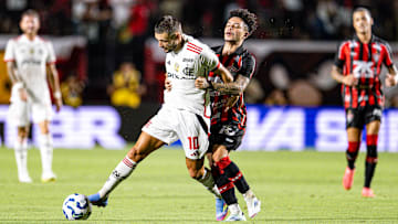 Flamengo e Vitória se enfrentam pelo Brasileirão