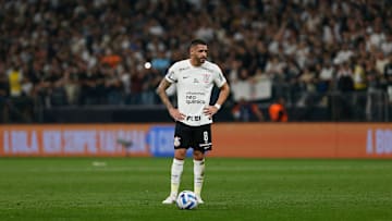 Meio-campista ainda não foi procurado para renovar vínculo