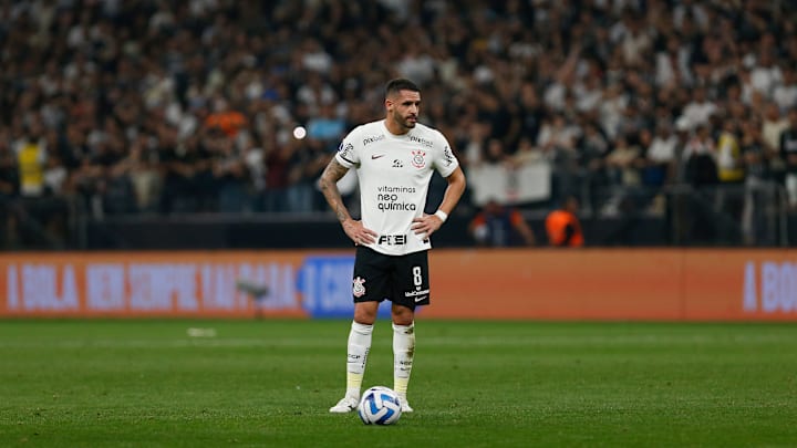 Meio-campista ainda não foi procurado para renovar vínculo Meio-campista ainda não foi procurado para renovar vínculo