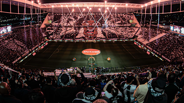 Corinthians encaminha renovações com patrocínios e mira arrecadação recorde em 2026