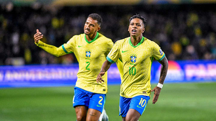Danilo é o capitão da Seleção Brasileira, que atualmente tem como artilheiro o atacante Rodrygo, do Real Madrid Danilo é o capitão da Seleção Brasileira, que atualmente tem como artilheiro o atacante Rodrygo, do Real Madrid