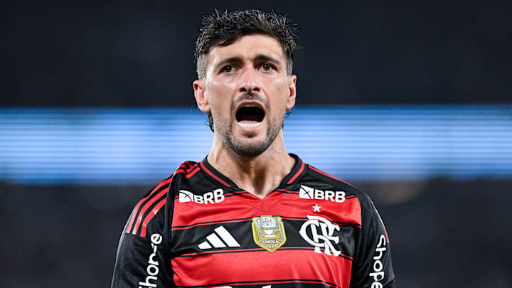 Arrascaeta e companhia viajam para a disputa do Intercontinental neste sábado, 6 Arrascaeta e companhia viajam para a disputa do Intercontinental neste sábado, 6