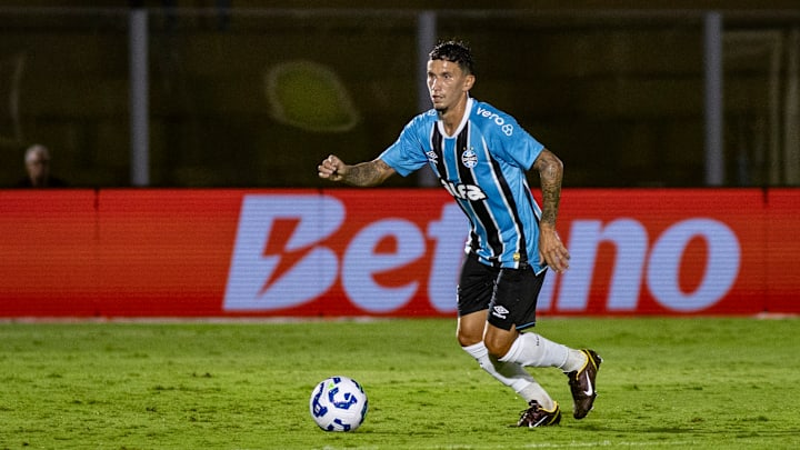 Dodi é titular do meio-campo do Grêmio Dodi é titular do meio-campo do Grêmio